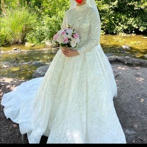 Lined high neck Wedding dress